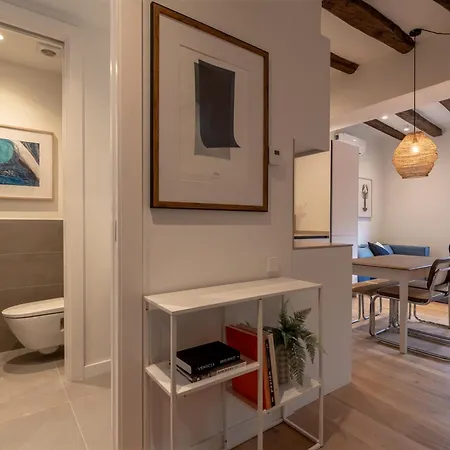 Caterina Laietana Apartman *